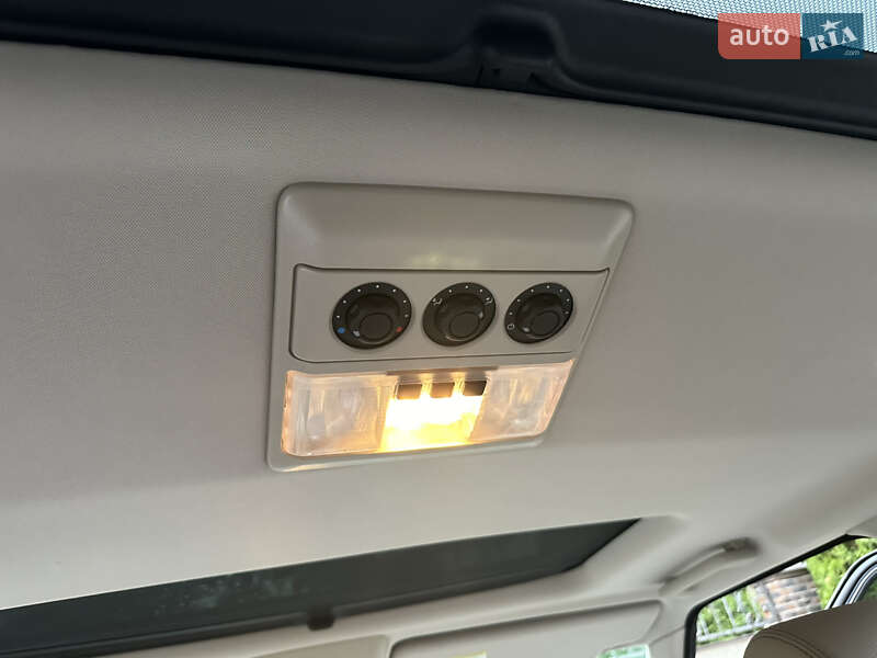 Внедорожник / Кроссовер Land Rover Discovery 2014 в Киеве