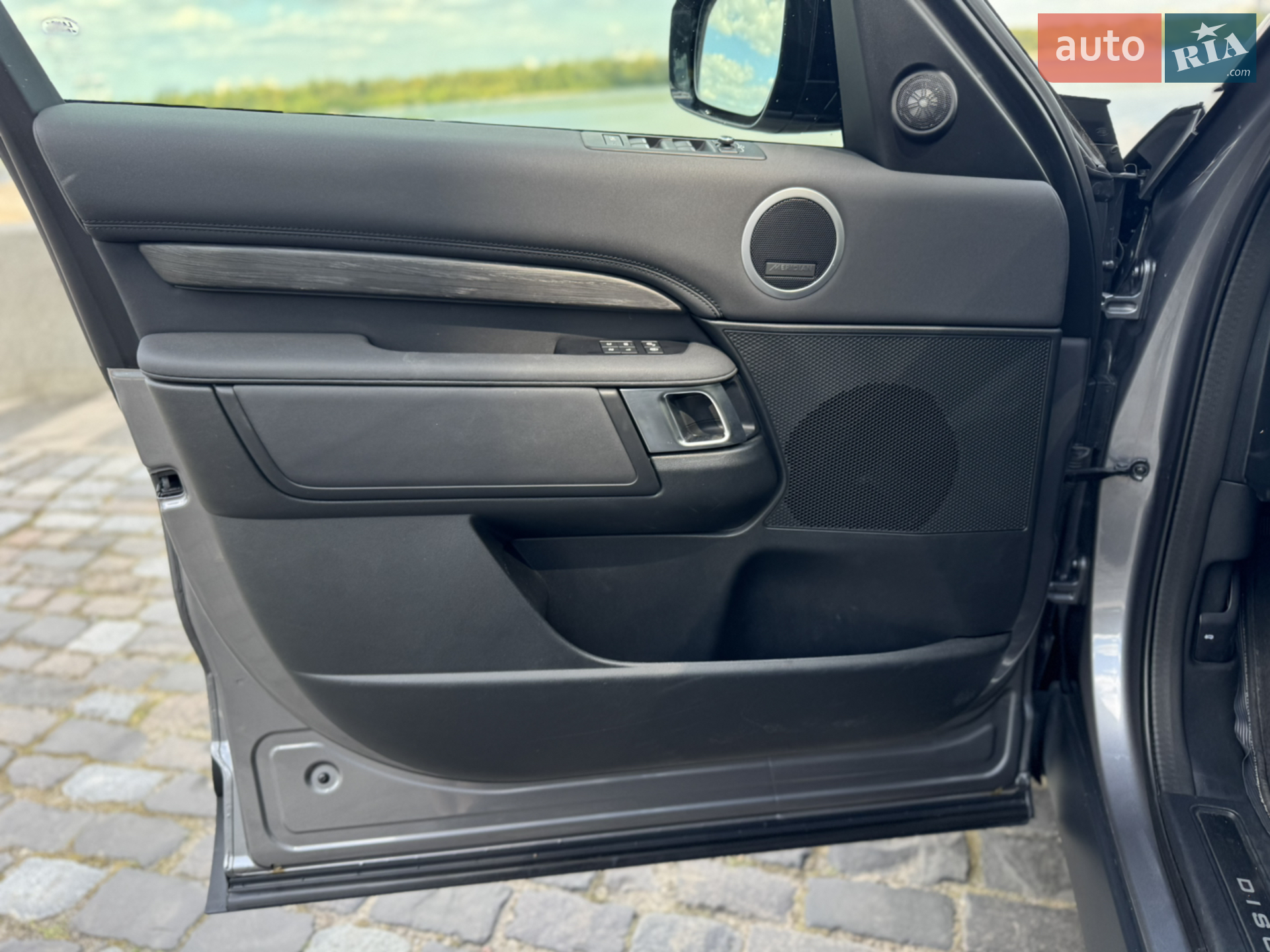2020 Land Rover Discovery - мініатюра 36