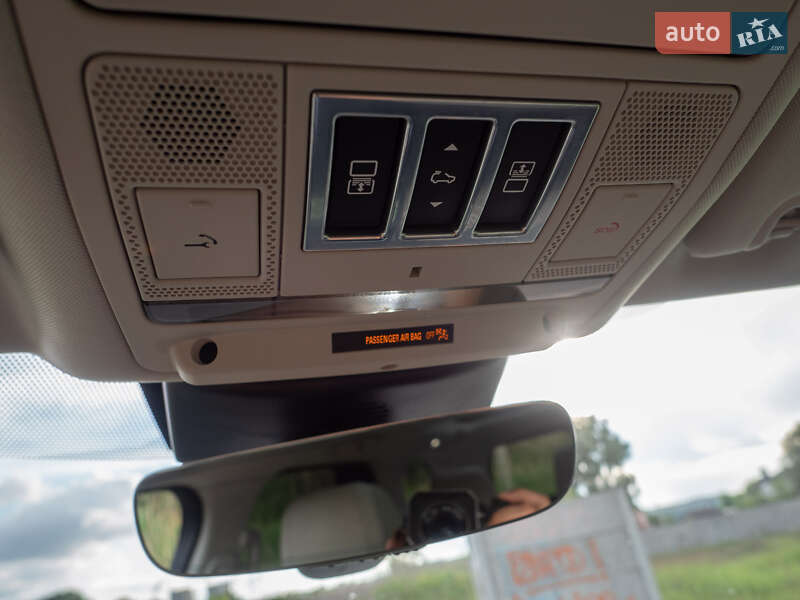 Внедорожник / Кроссовер Land Rover Discovery 2018 в Киеве