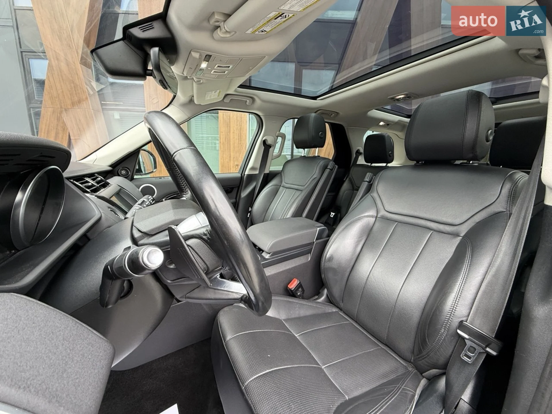 2018 Land Rover Discovery - мініатюра 15