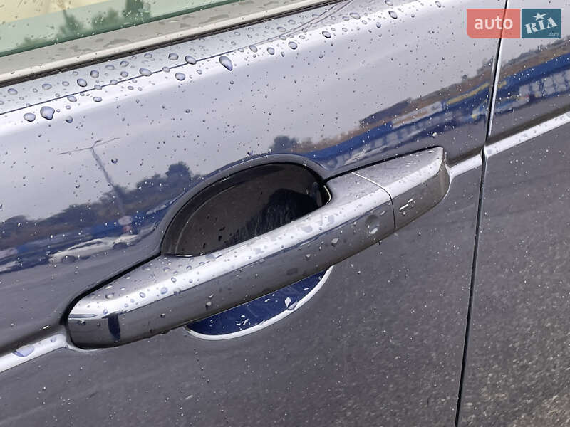 Внедорожник / Кроссовер Land Rover Discovery 2018 в Киеве