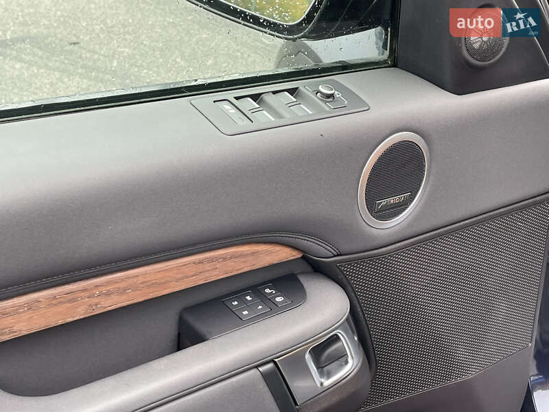 Внедорожник / Кроссовер Land Rover Discovery 2018 в Киеве