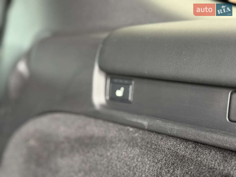 Внедорожник / Кроссовер Land Rover Discovery 2018 в Киеве фото 27 Внедорожник / Кроссовер Land Rover Discovery 2018 в Киеве