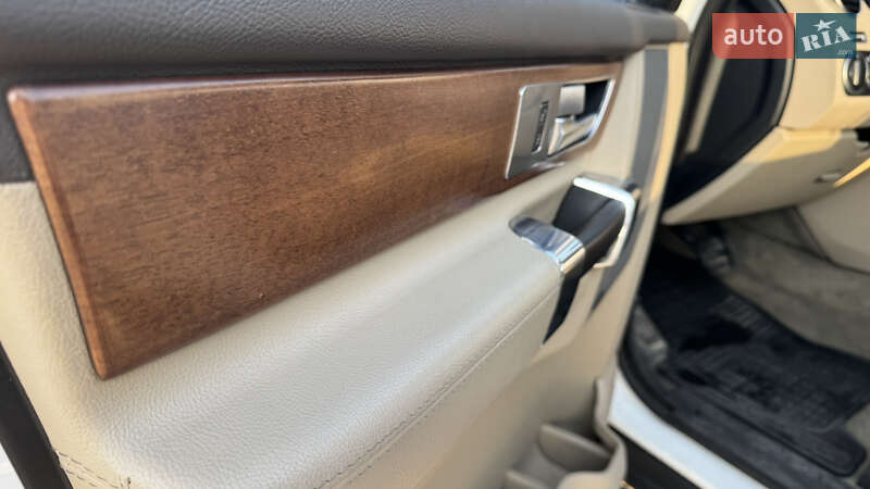 Позашляховик / Кросовер Land Rover Discovery 2016 в Львові