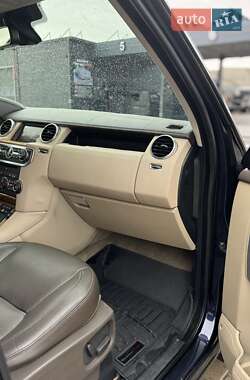 Позашляховик / Кросовер Land Rover Discovery 2016 в  фото 15 Позашляховик / Кросовер Land Rover Discovery 2016 в