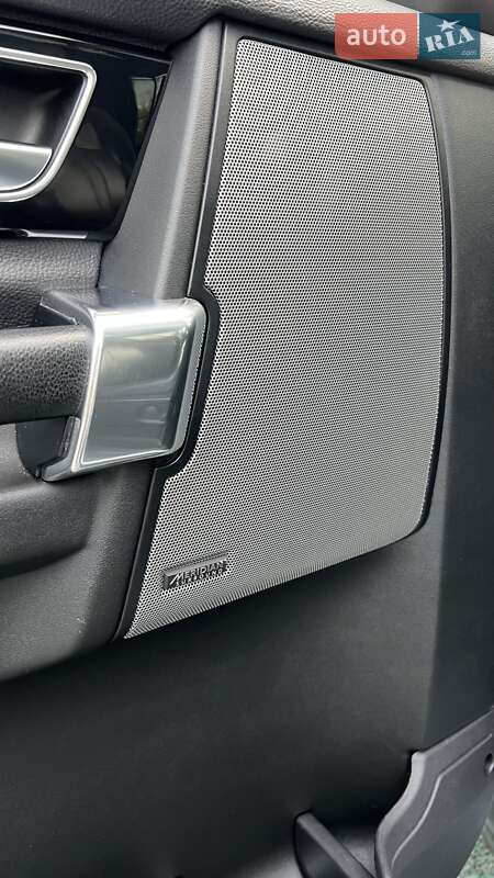 Внедорожник / Кроссовер Land Rover Discovery 2016 в Киеве