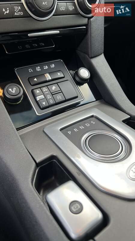 Внедорожник / Кроссовер Land Rover Discovery 2016 в Киеве