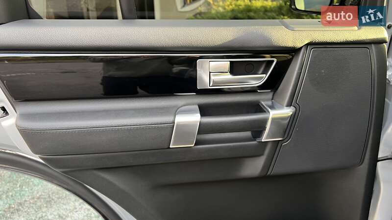 Внедорожник / Кроссовер Land Rover Discovery 2016 в Киеве