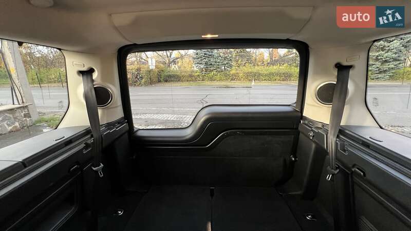 Внедорожник / Кроссовер Land Rover Discovery 2016 в Киеве