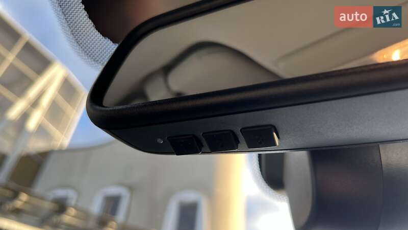 Внедорожник / Кроссовер Land Rover Discovery 2016 в Киеве