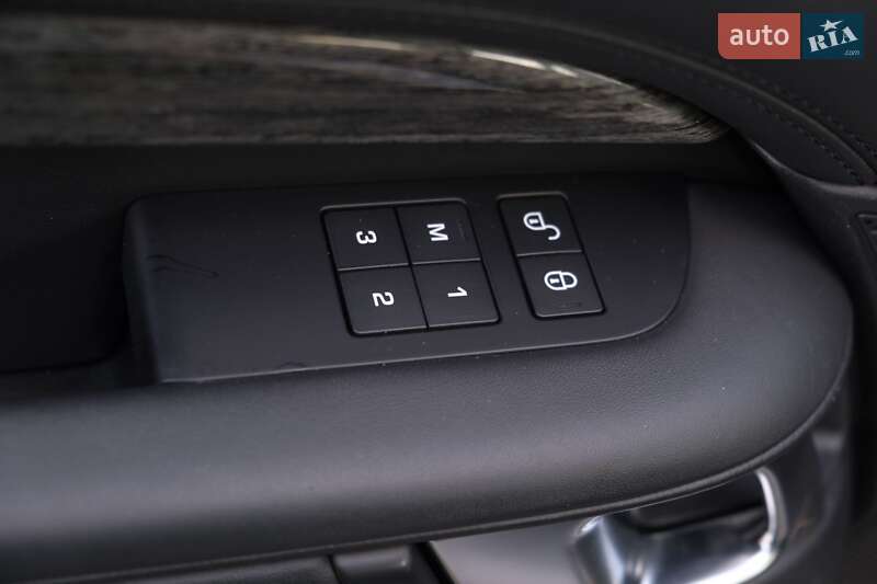 Внедорожник / Кроссовер Land Rover Discovery 2018 в Виннице