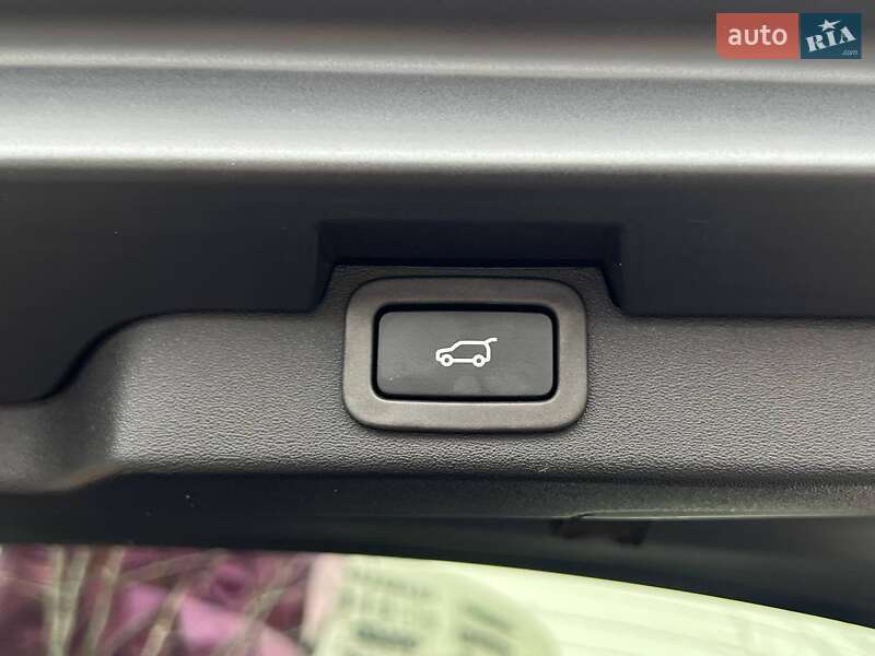 Внедорожник / Кроссовер Land Rover Discovery 2018 в Киеве