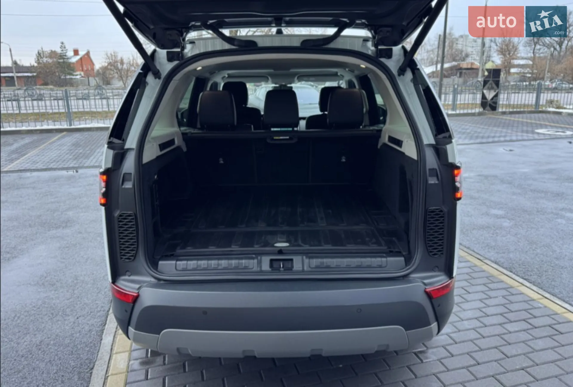 2019 Land Rover Discovery - мініатюра 11