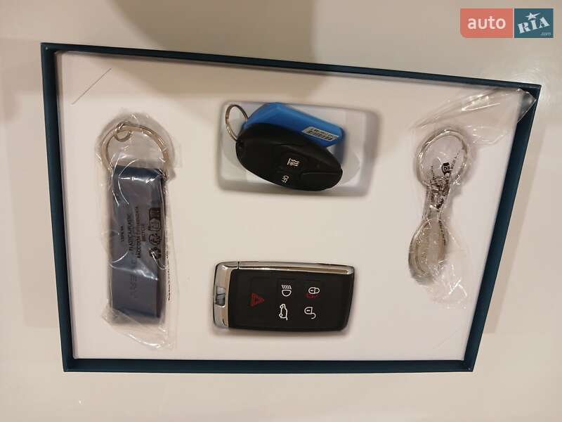 Внедорожник / Кроссовер Land Rover Discovery 2021 в Киеве