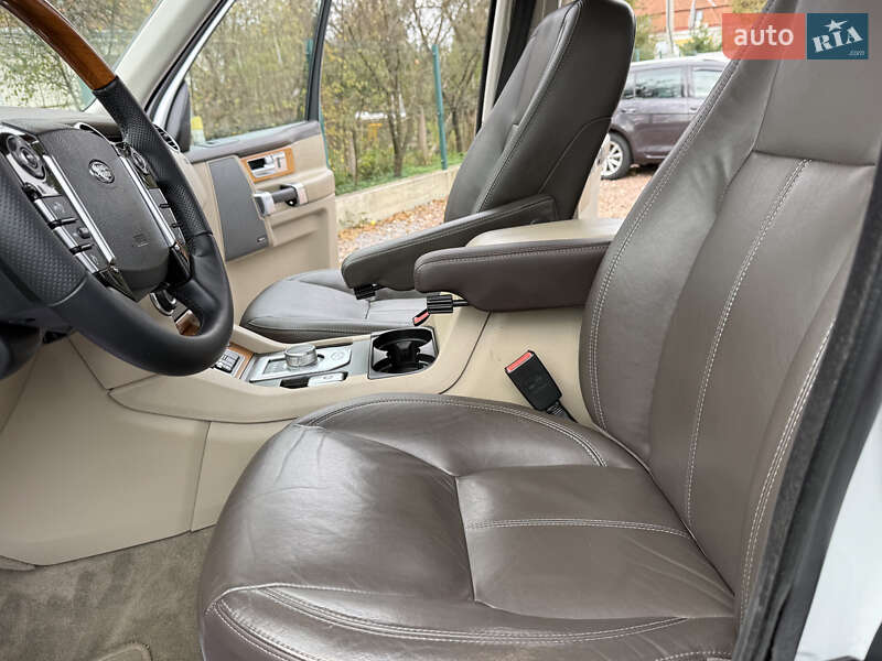 Внедорожник / Кроссовер Land Rover Discovery 2016 в Дрогобыче