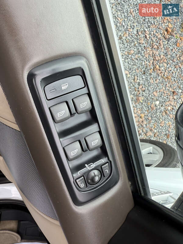 Внедорожник / Кроссовер Land Rover Discovery 2016 в Дрогобыче