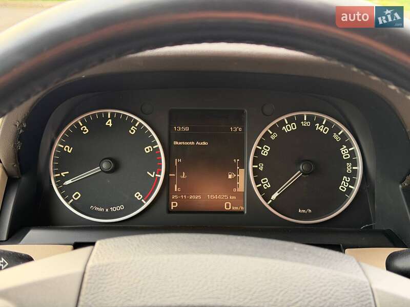 Внедорожник / Кроссовер Land Rover Discovery 2015 в Кривом Роге