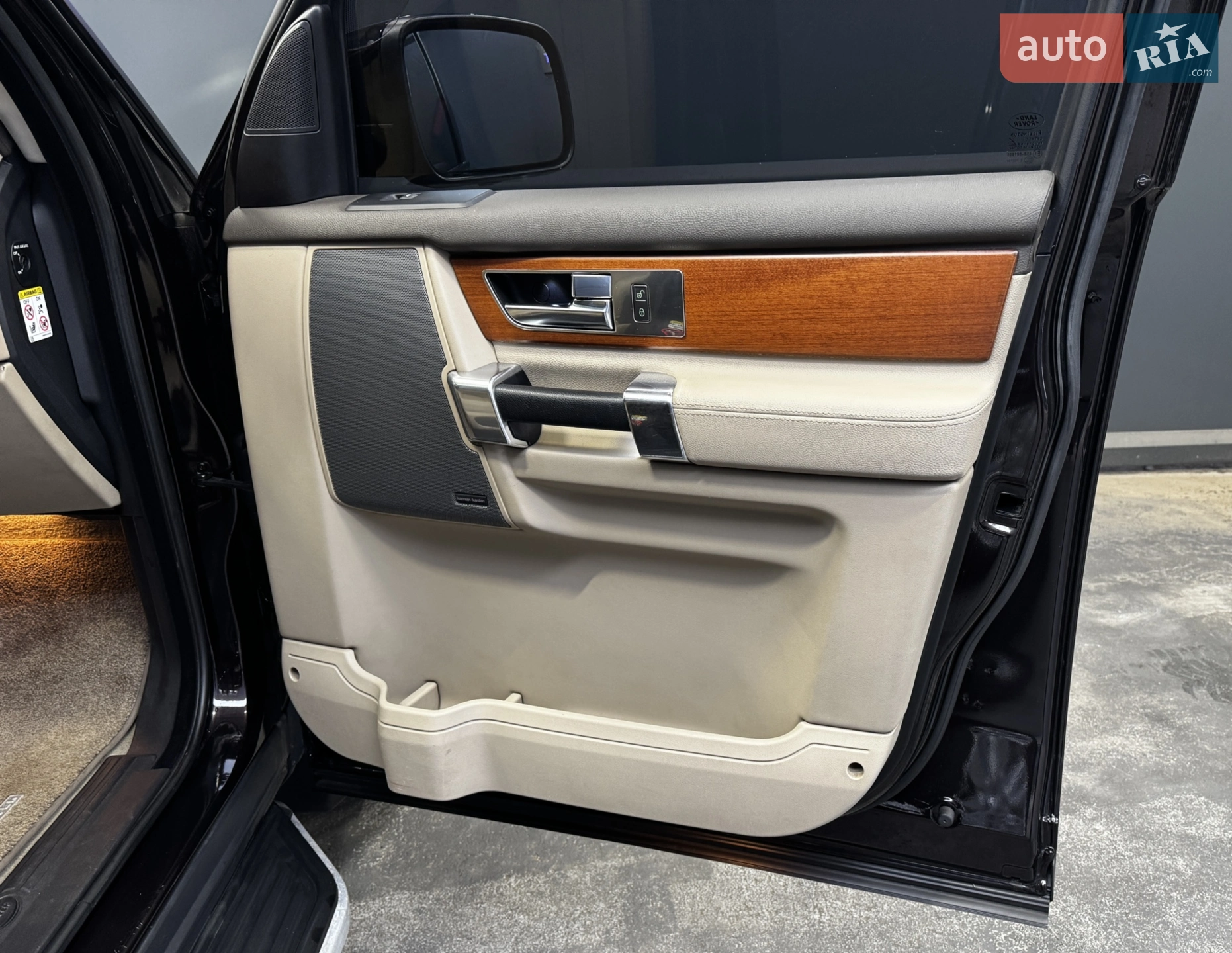 Land Rover Discovery 2011 VIN SALLAAAF4BA592626 фото оголошення 39 з 42