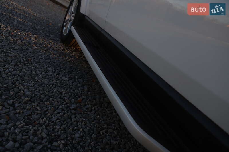 Внедорожник / Кроссовер Land Rover Discovery 2016 в Дрогобыче