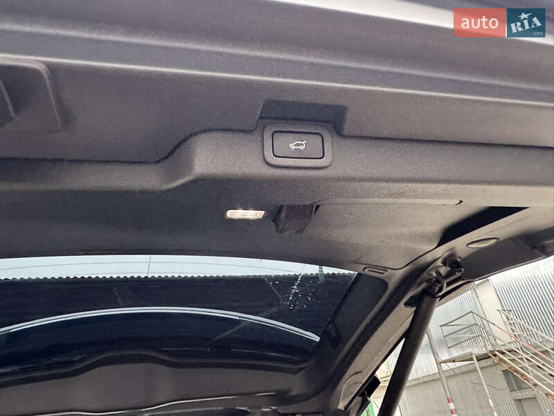 Позашляховик / Кросовер Land Rover Discovery 2017 в Ковелі