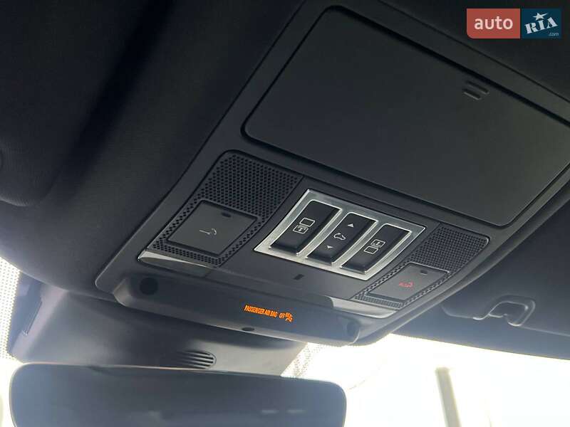 Внедорожник / Кроссовер Land Rover Discovery 2017 в Киеве