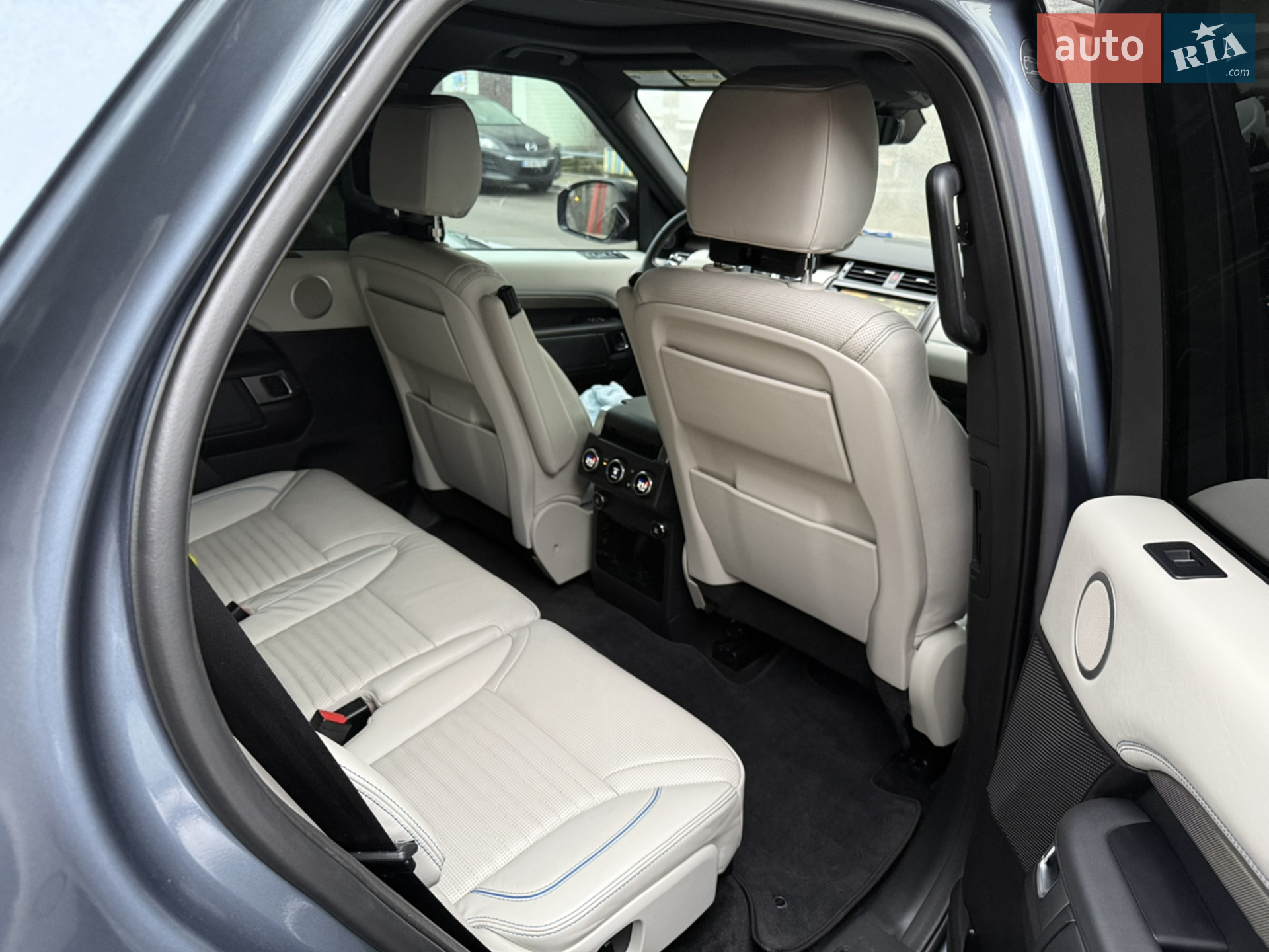 2018 Land Rover Discovery - мініатюра 42