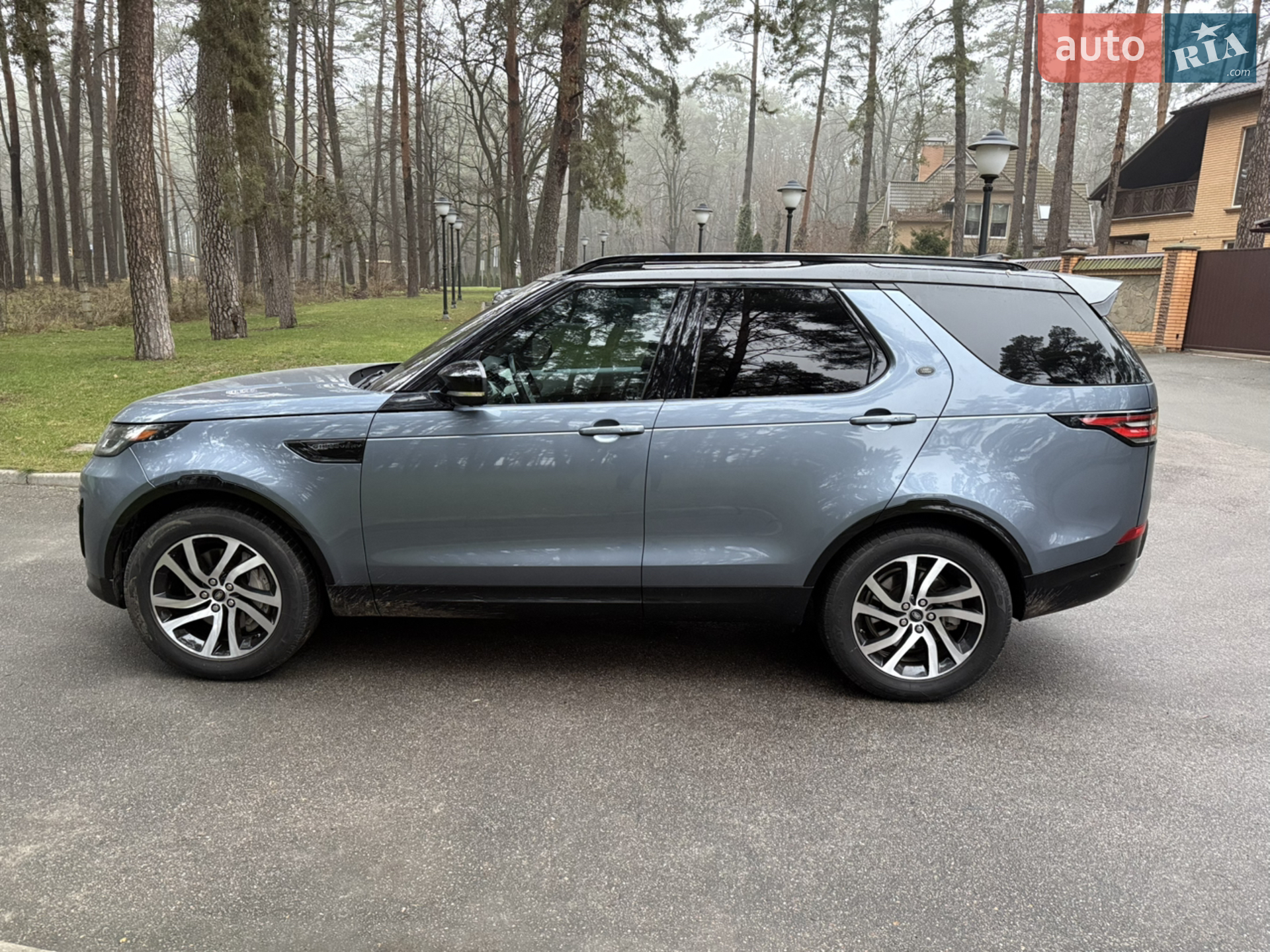 2018 Land Rover Discovery - мініатюра 26