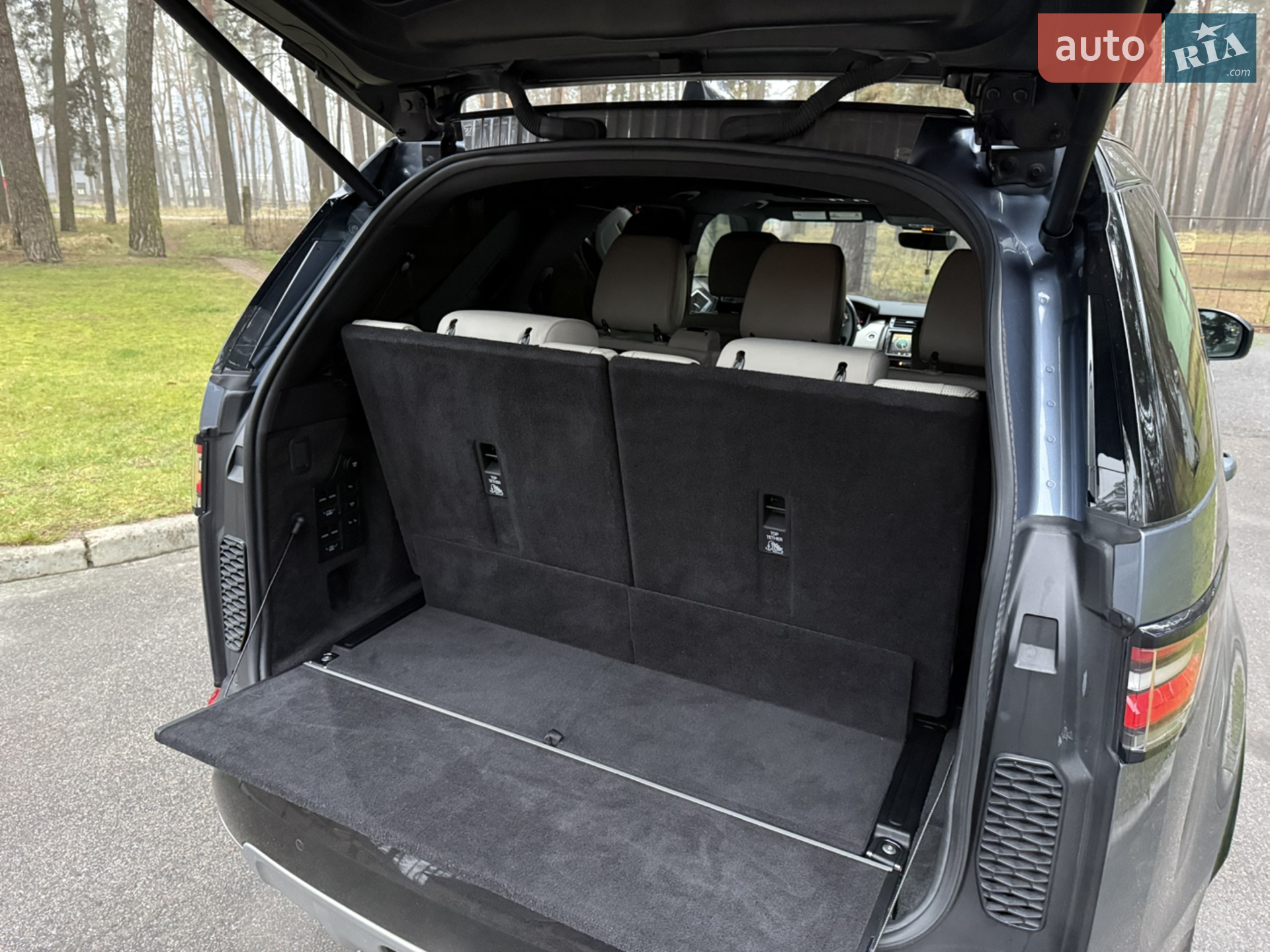 2018 Land Rover Discovery - мініатюра 35