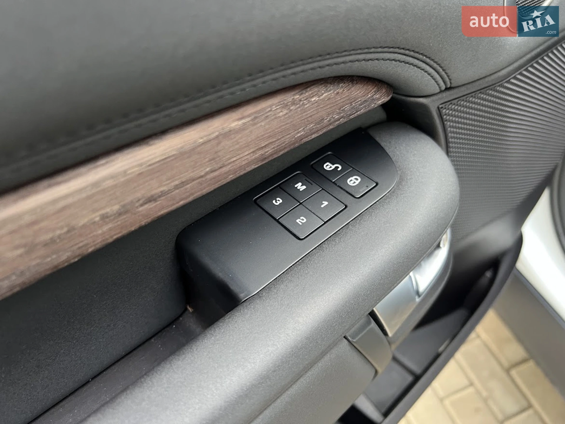 2018 Land Rover Discovery - мініатюра 12