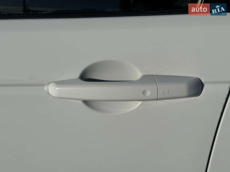 Внедорожник / Кроссовер Land Rover Discovery 2016 в Львове фото 14 Внедорожник / Кроссовер Land Rover Discovery 2016 в Львове