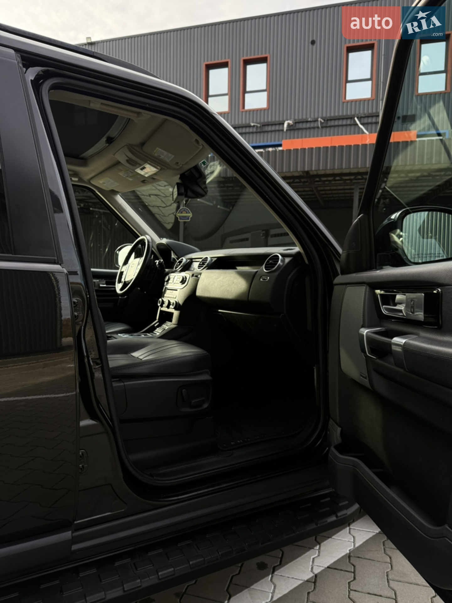 2016 Land Rover Discovery - мініатюра 23