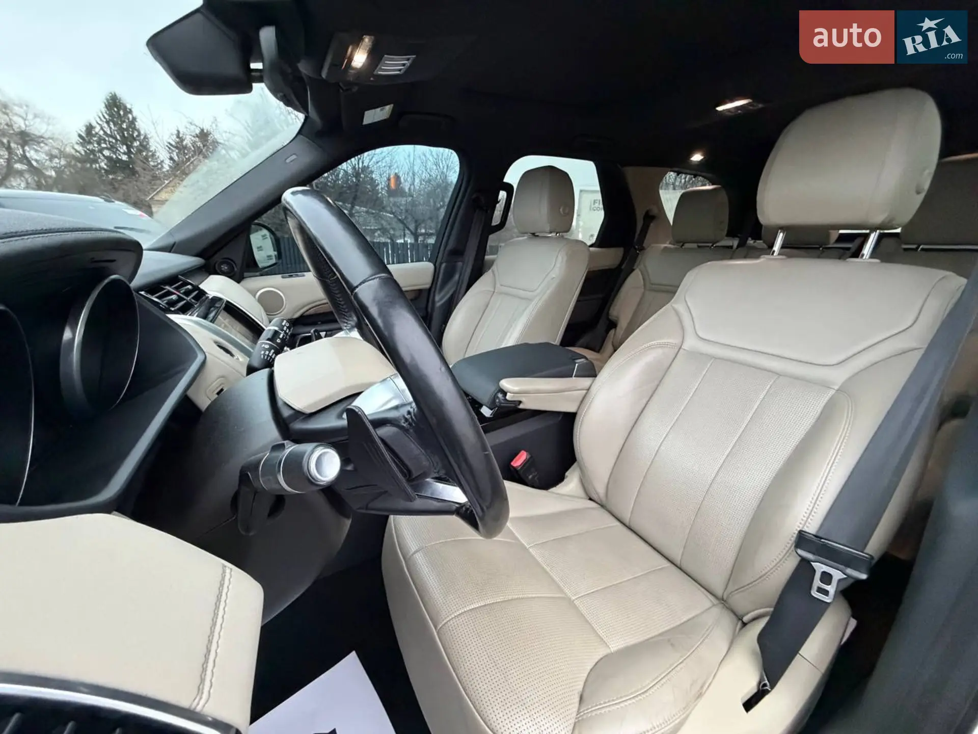 2017 Land Rover Discovery - мініатюра 17