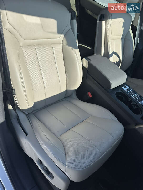 Внедорожник / Кроссовер Land Rover Discovery 2019 в Киеве