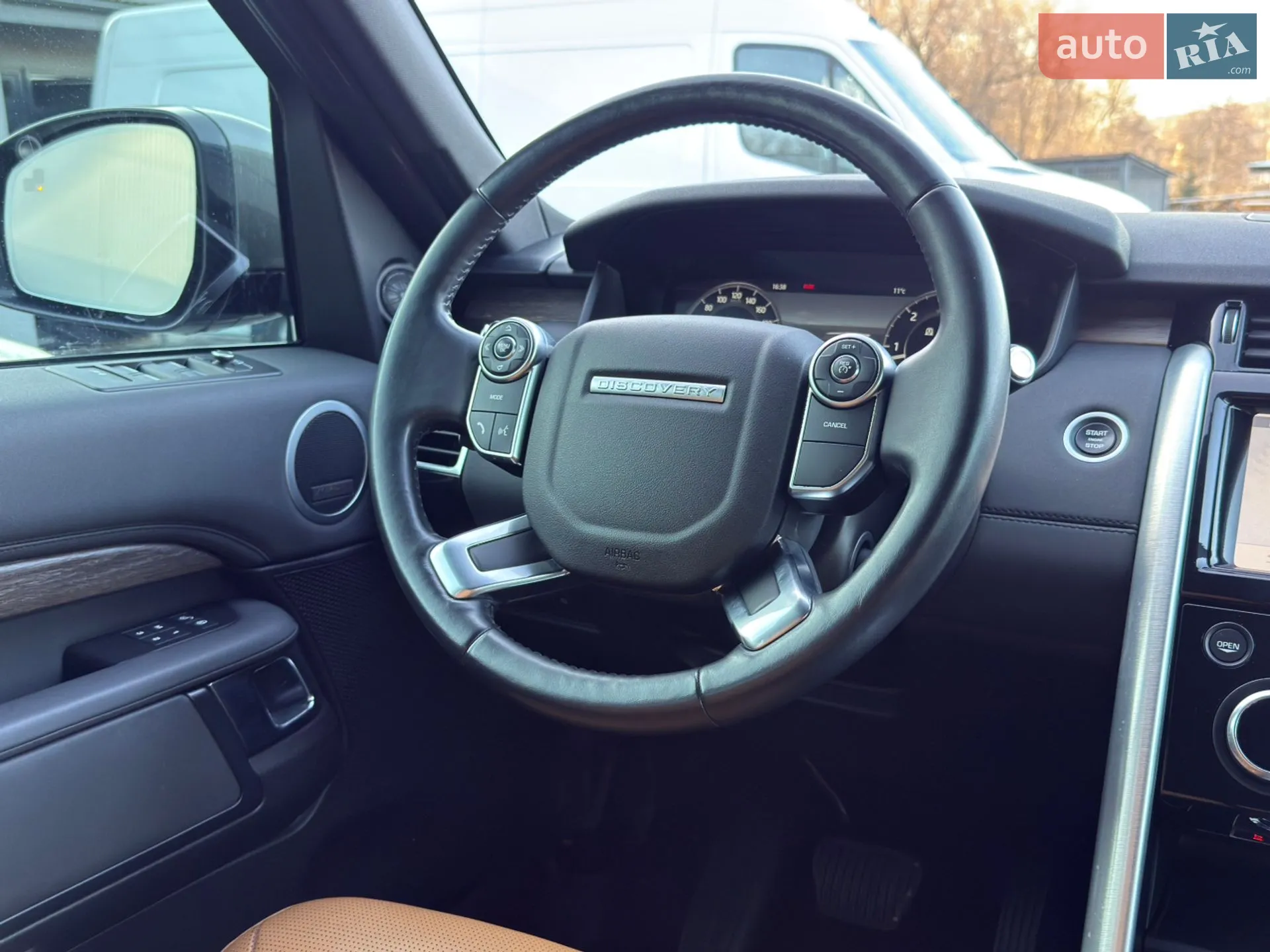2018 Land Rover Discovery - мініатюра 34