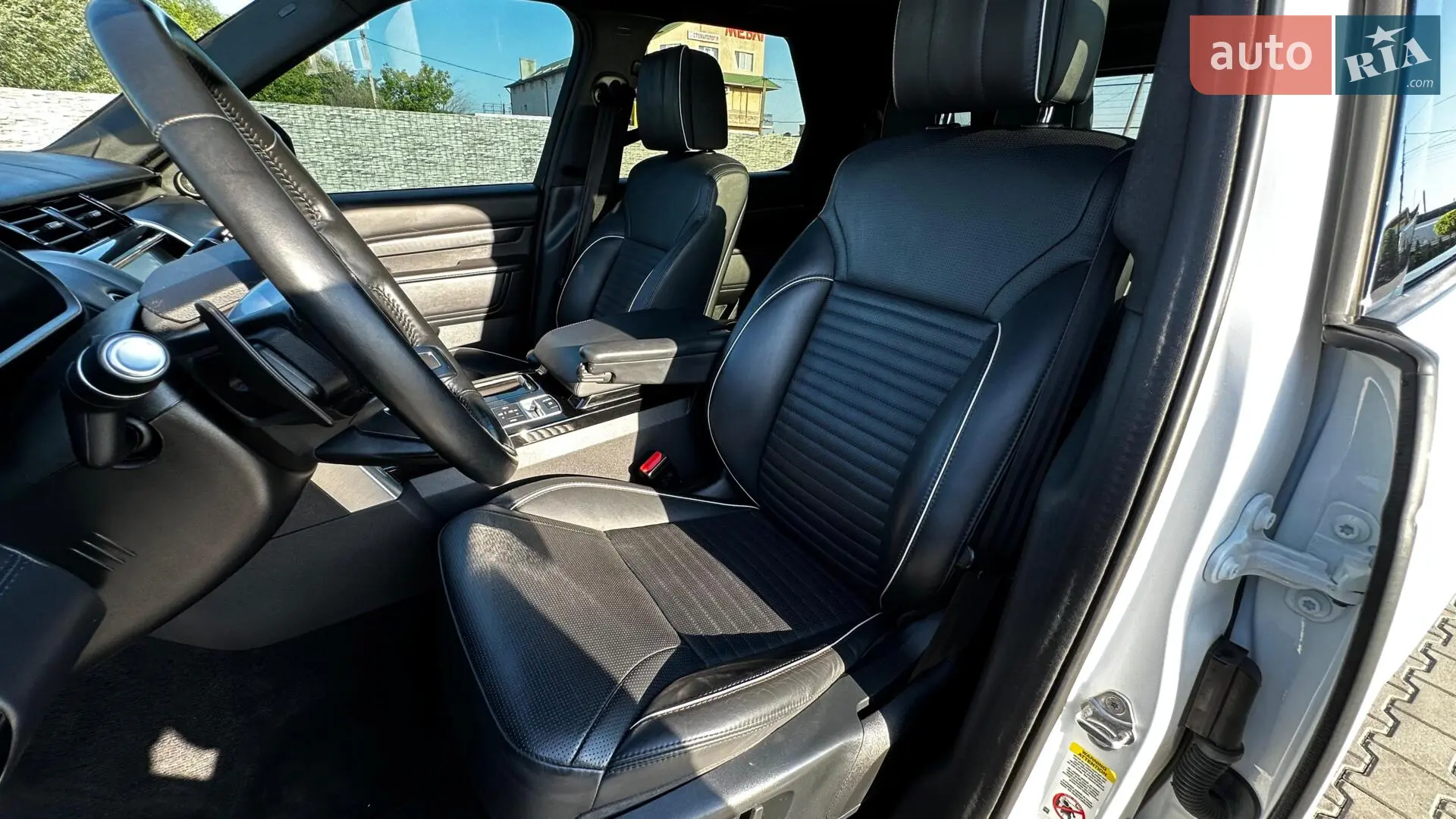 2020 Land Rover Discovery - мініатюра 27