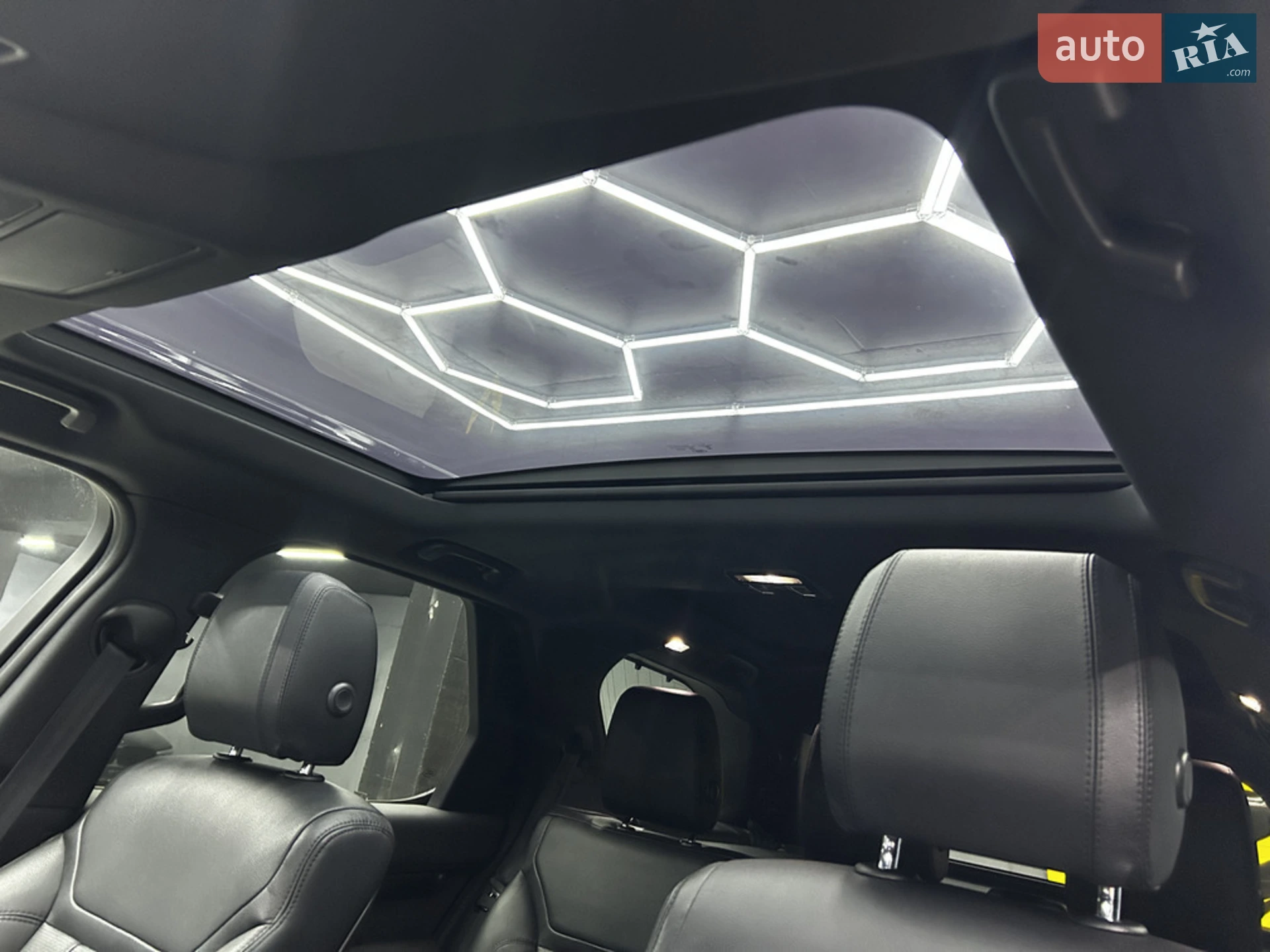 2018 Land Rover Discovery - мініатюра 16