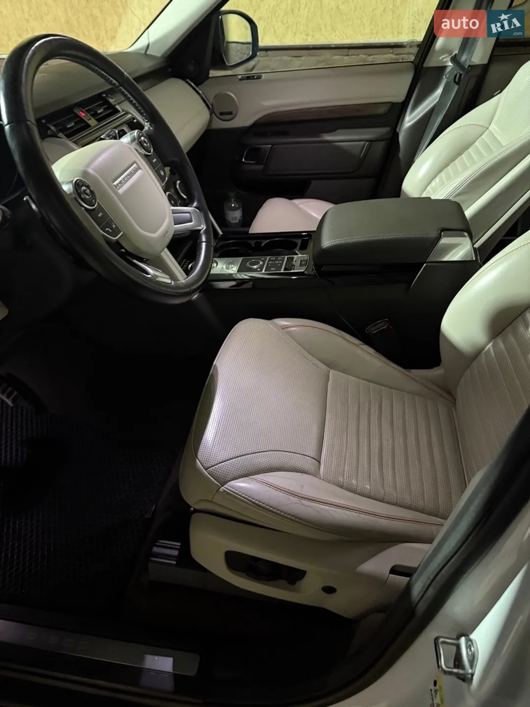 2017 Land Rover Discovery - мініатюра 17