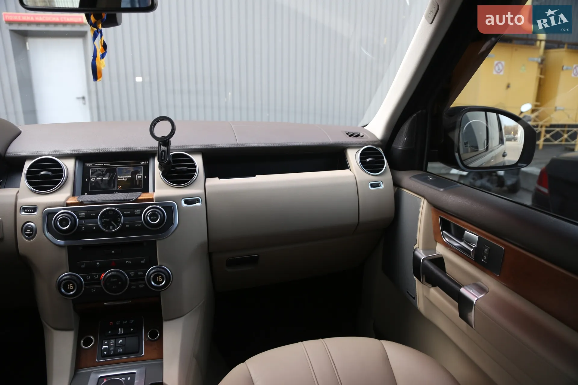 2015 Land Rover Discovery - мініатюра 16