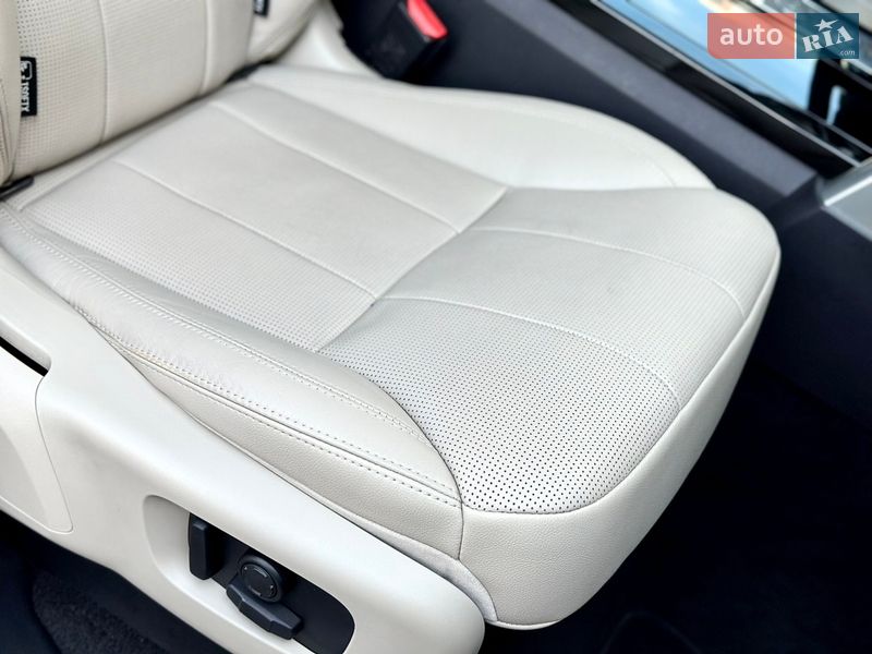 Внедорожник / Кроссовер Land Rover Discovery 2018 в Тернополе