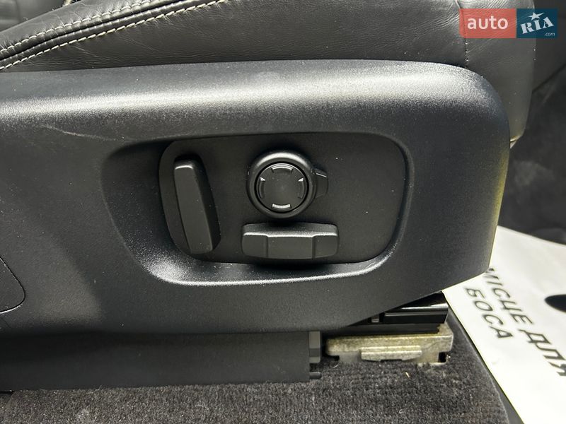 Позашляховик / Кросовер Land Rover Discovery 2017 в Чернівцях