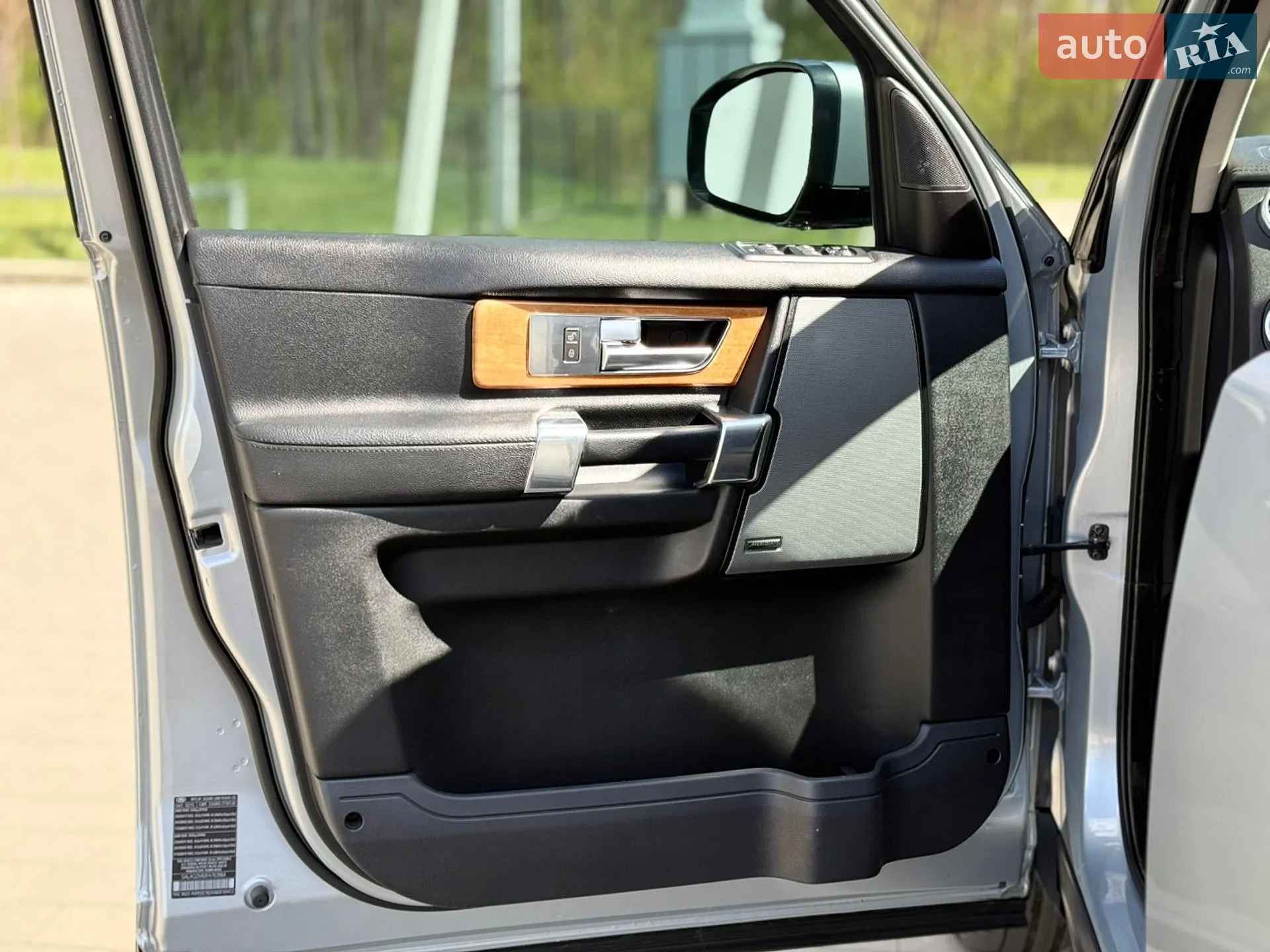 2015 Land Rover Discovery - мініатюра 42