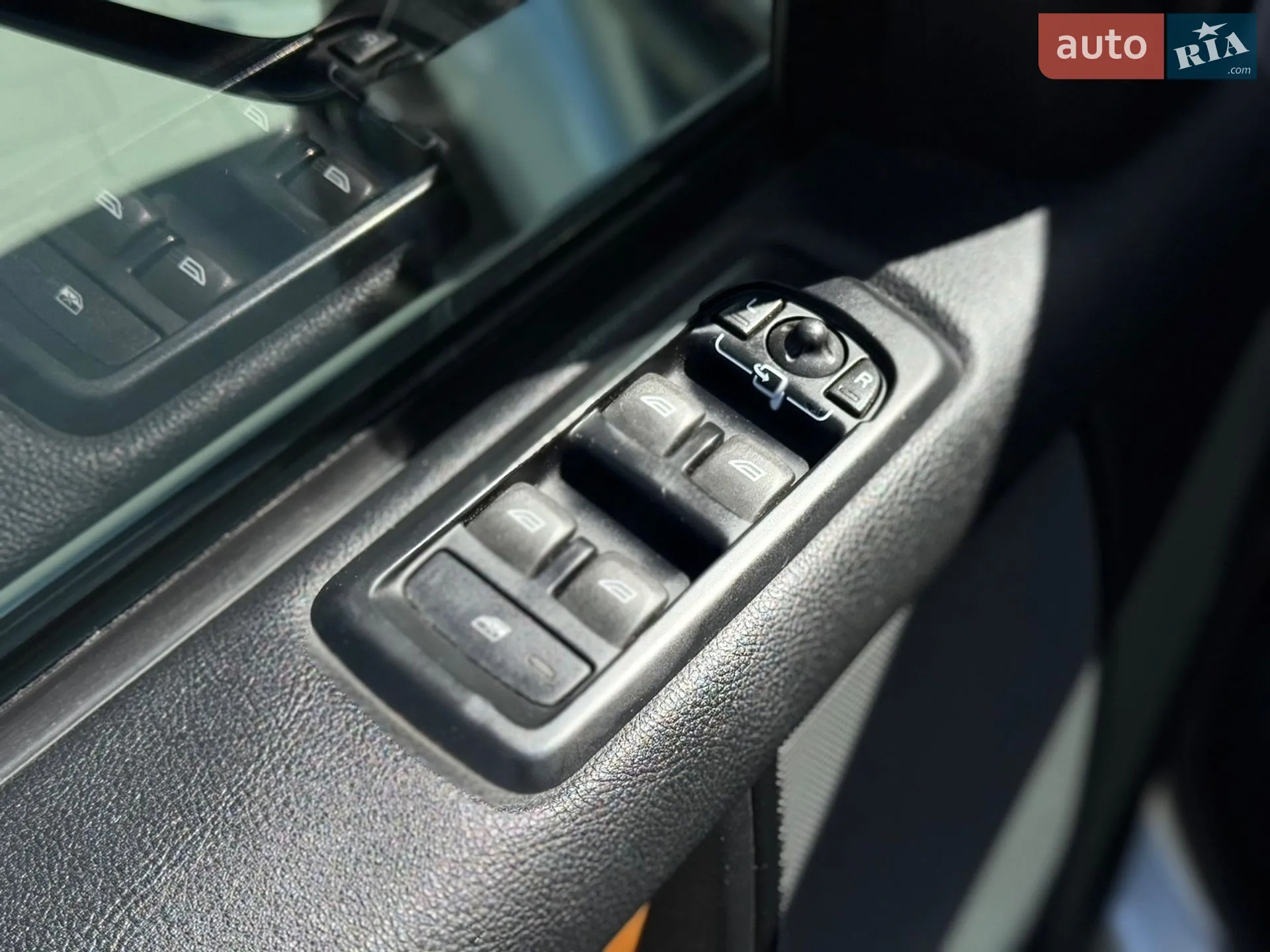 2015 Land Rover Discovery - мініатюра 43