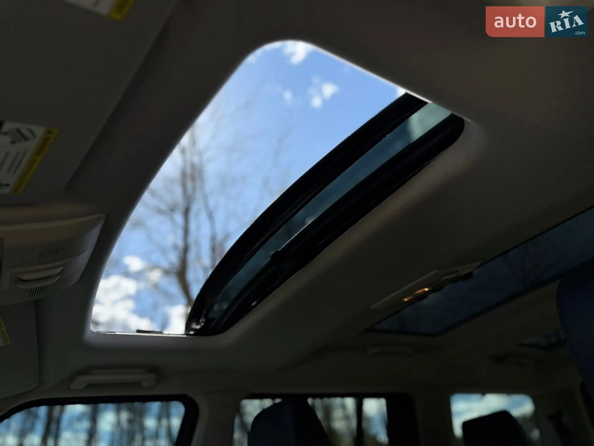 2015 Land Rover Discovery - мініатюра 138