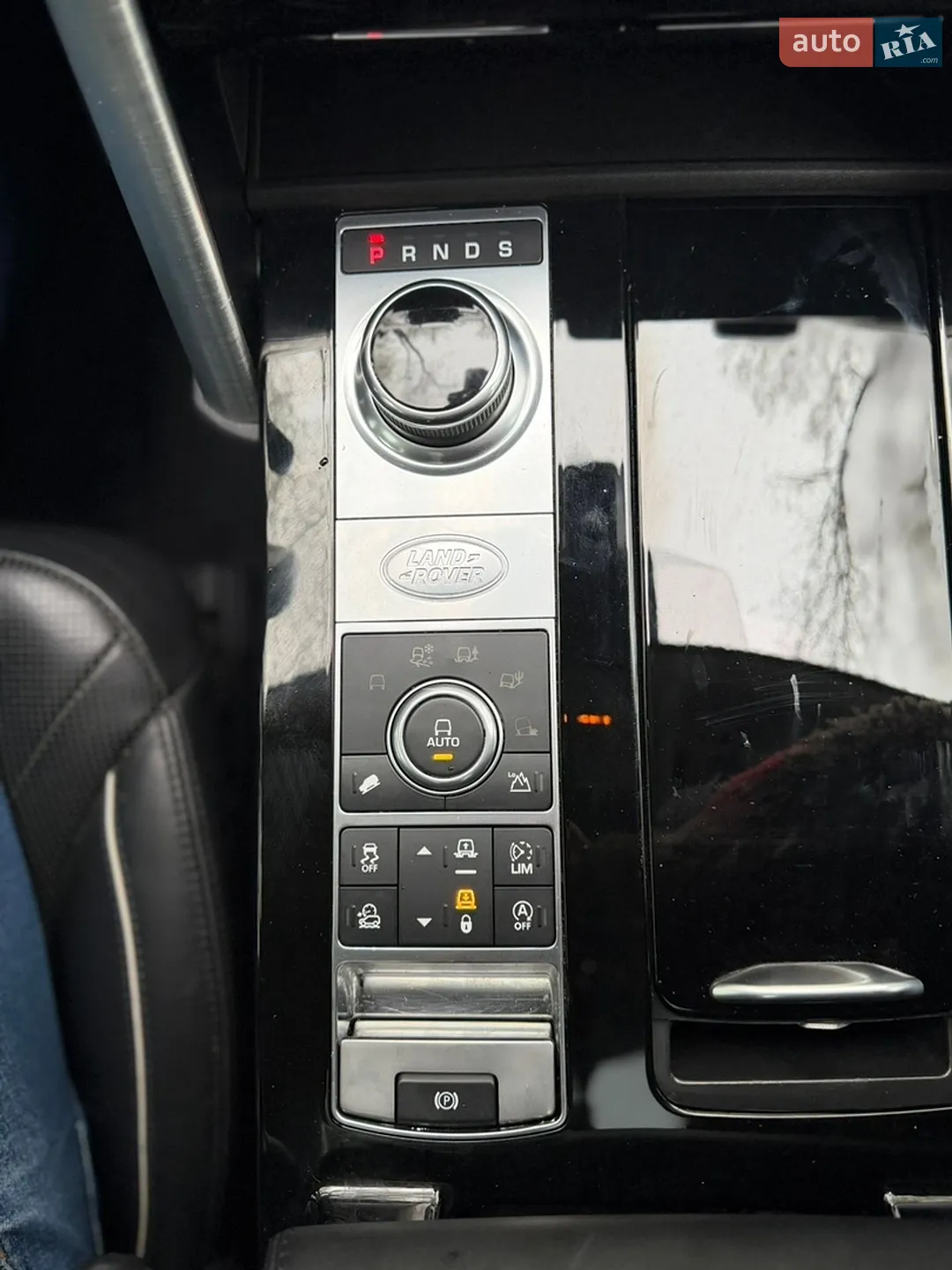2017 Land Rover Discovery - мініатюра 36