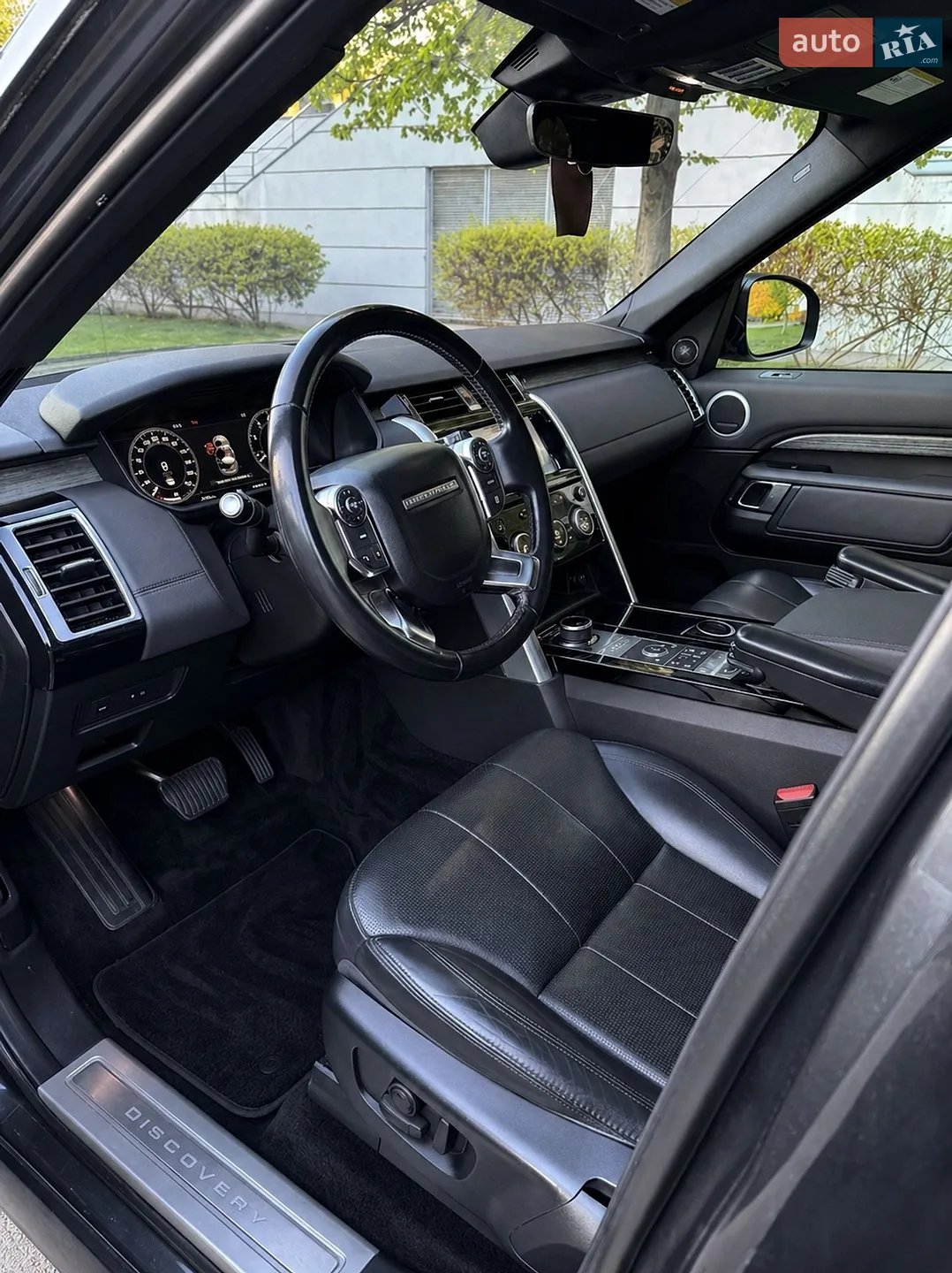 2018 Land Rover Discovery - мініатюра 24