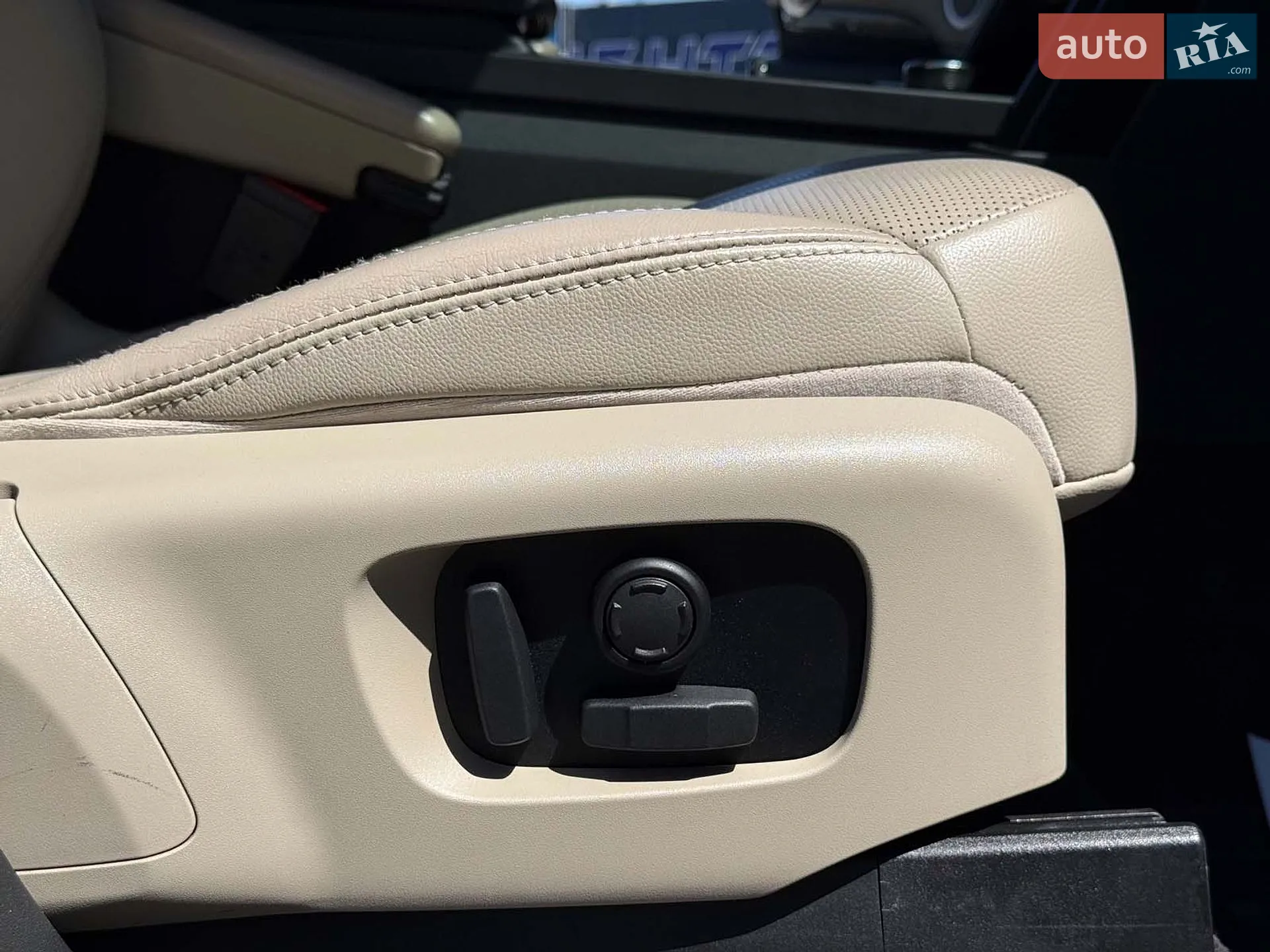 2019 Land Rover Discovery - мініатюра 37