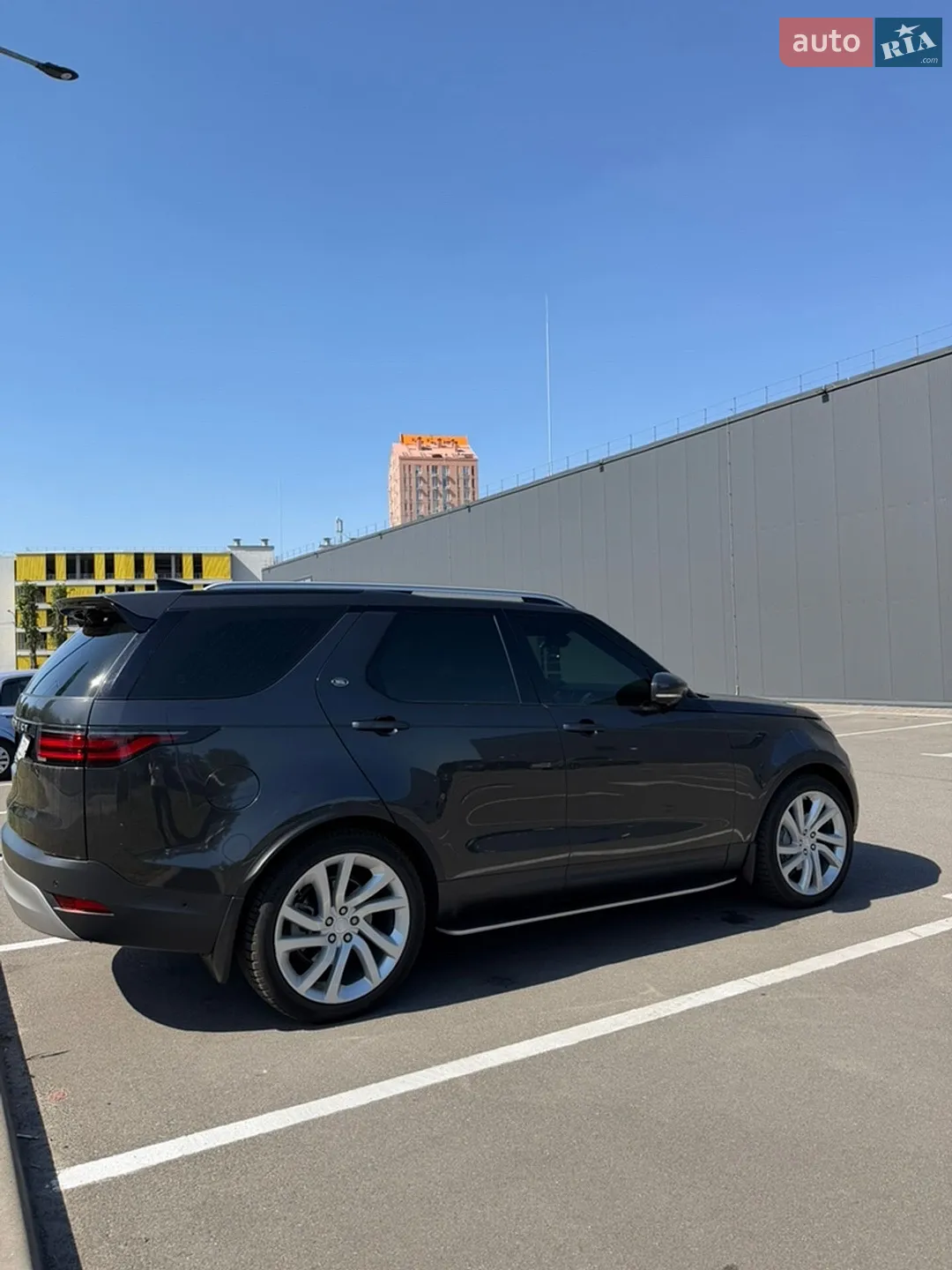 2021 Land Rover Discovery - мініатюра 10
