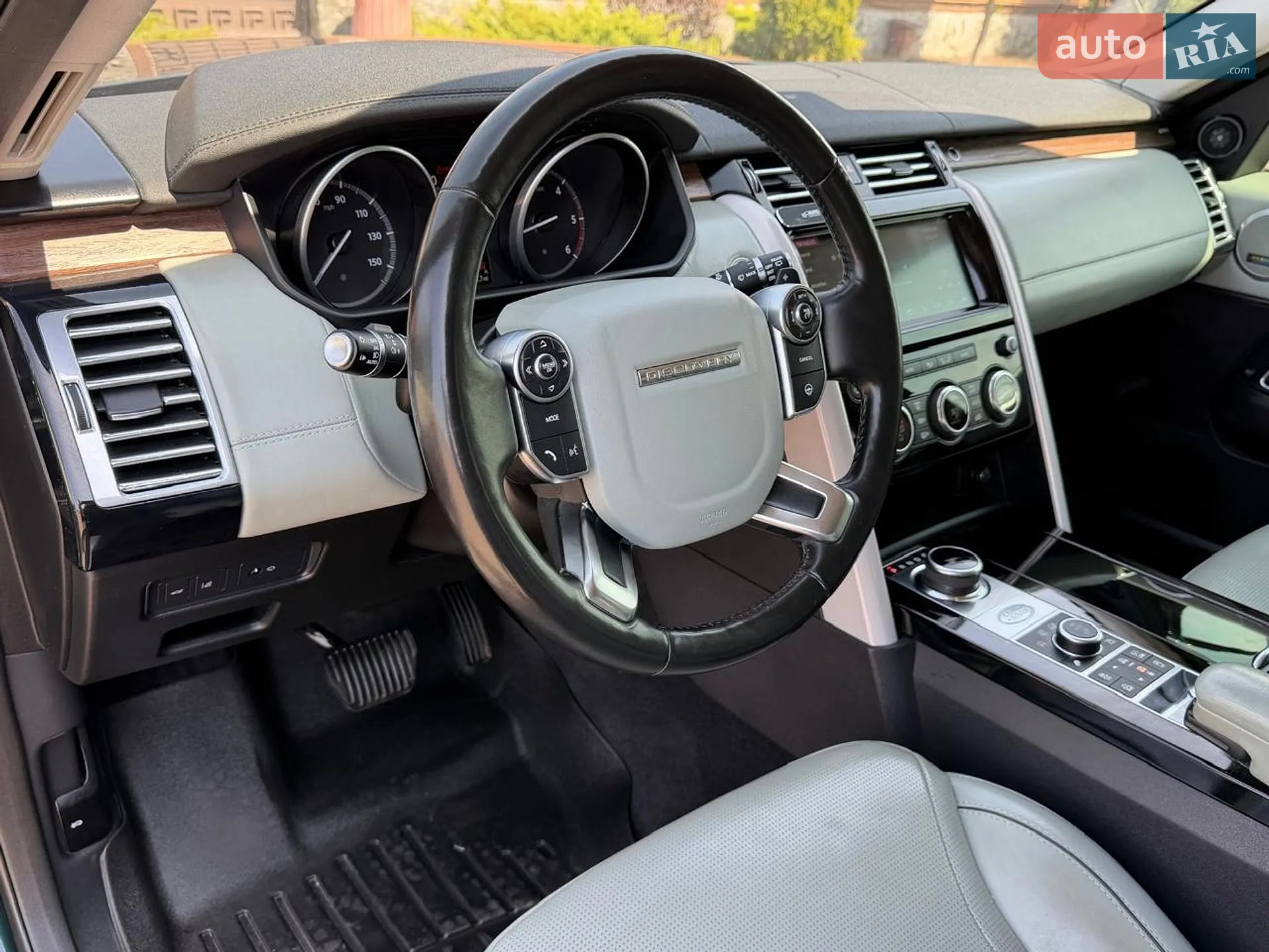 2017 Land Rover Discovery - мініатюра 46