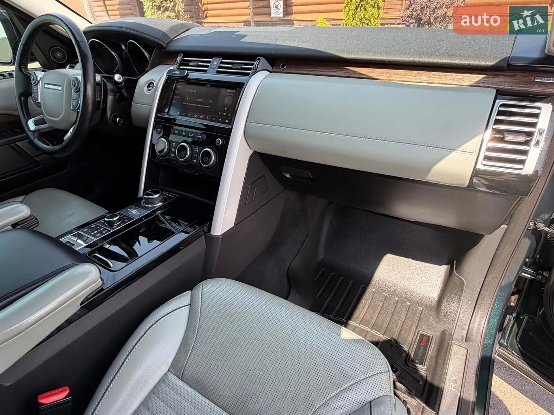 2017 Land Rover Discovery - мініатюра 64