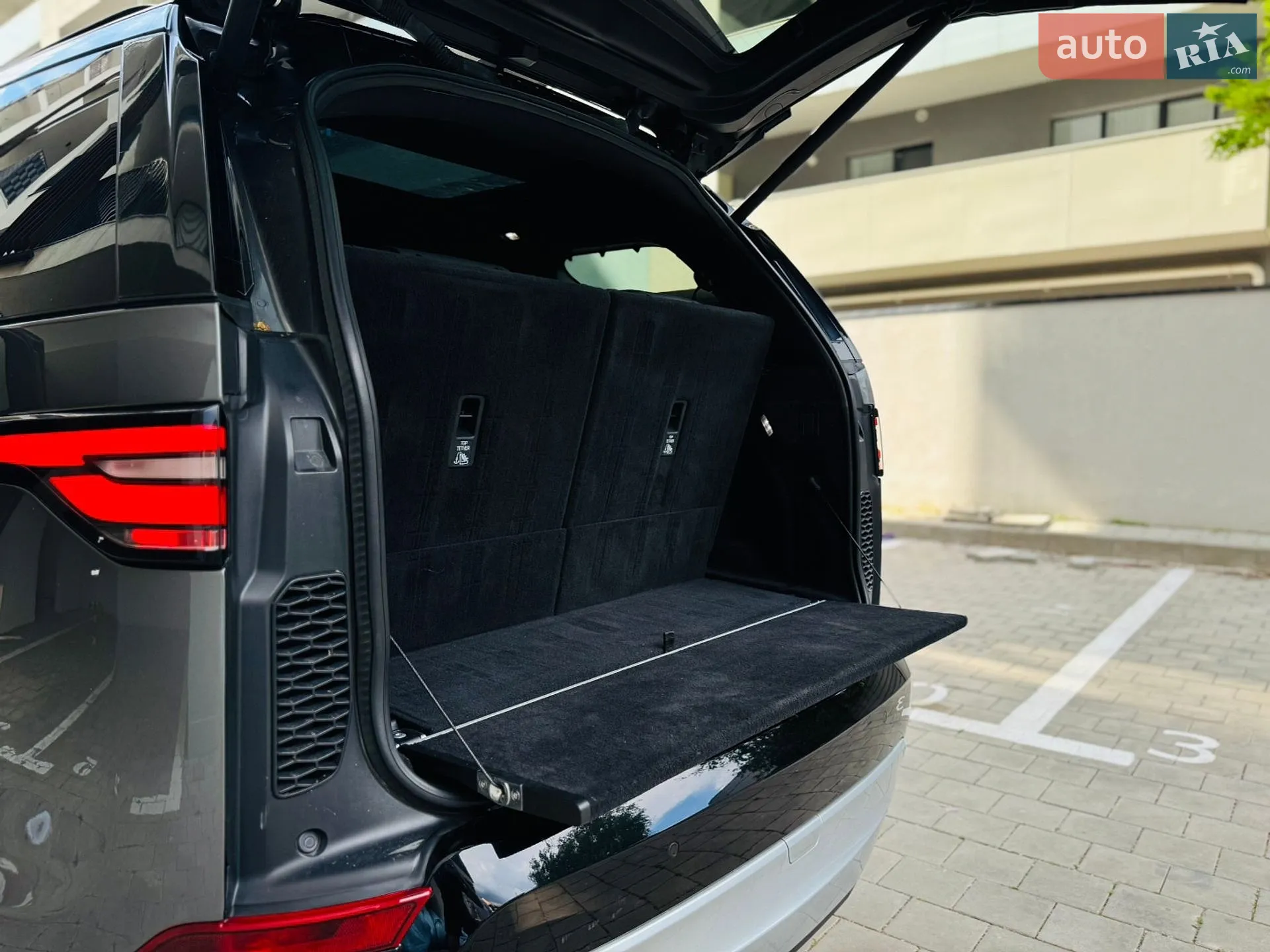 2017 Land Rover Discovery - мініатюра 22